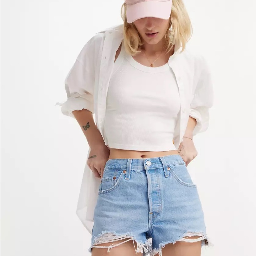 LEVI 501 light wash frayed denim shorts